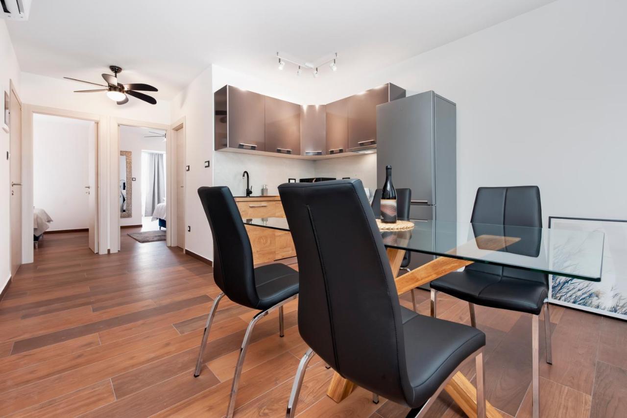 Apartments Sanja-New Renovated Ровинь Экстерьер фото