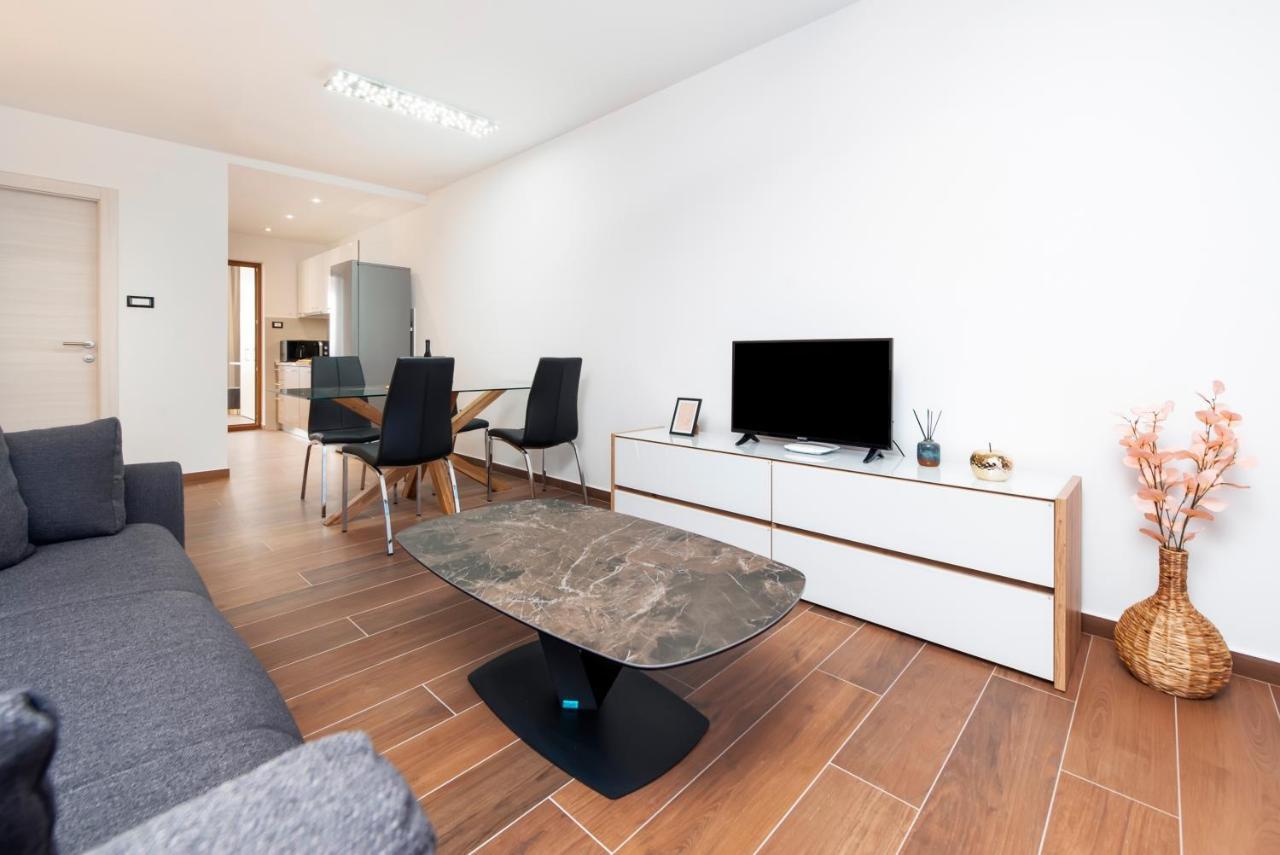 Apartments Sanja-New Renovated Ровинь Экстерьер фото