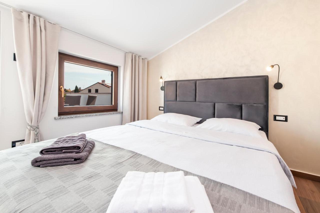 Apartments Sanja-New Renovated Ровинь Экстерьер фото