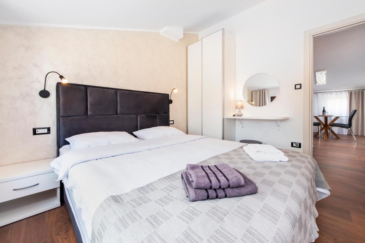 Apartments Sanja-New Renovated Ровинь Экстерьер фото