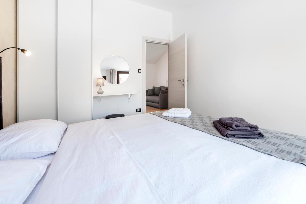 Apartments Sanja-New Renovated Ровинь Экстерьер фото